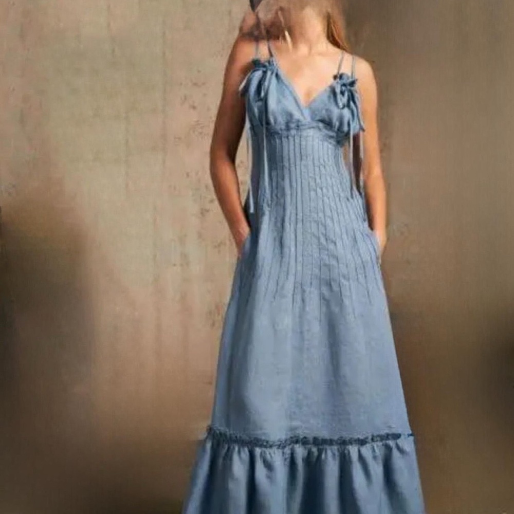 Le.eu Elegant Blue Sleeveless Dress